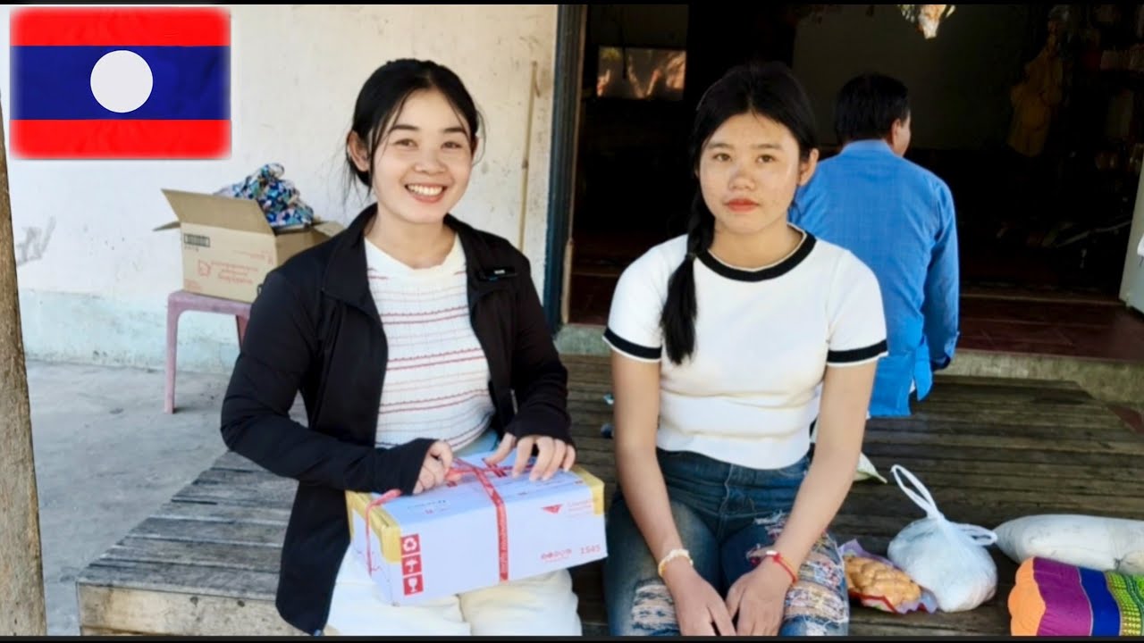 น้องการ์ตูนสาวภูไทได้รับของขวัญจากFCฝั่งไทย