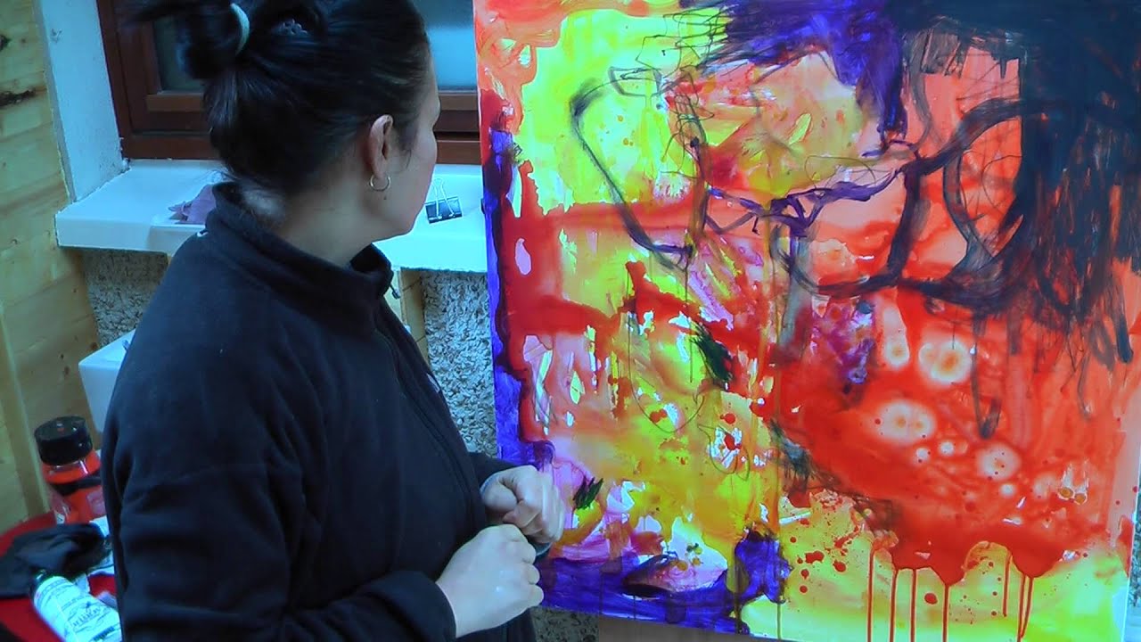 abstract expressionist painter Anna Hryniewicz in her studio
