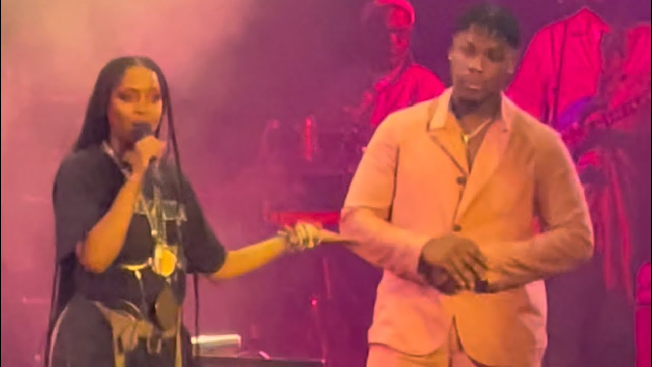 Erykah Badu meets John Boyega during her tour in ATL 3:03