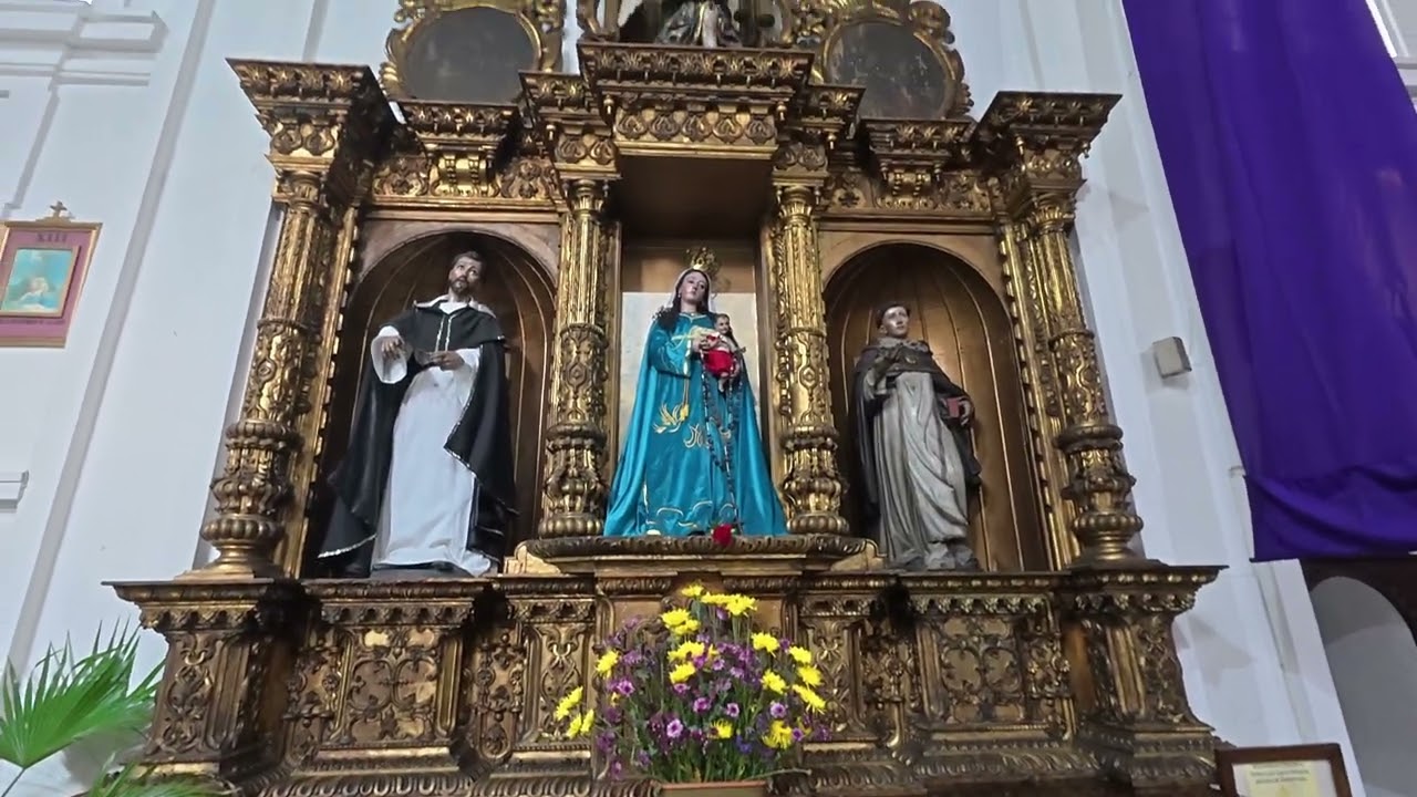 Guatemala Walking Tour: Las iglesias, alfombras y el corozo adornan las calles de la zona 1