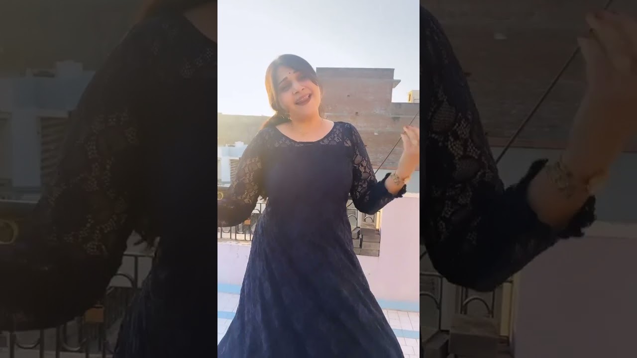 Vrushika Mehta and her mother😘😍👩&zwj;❤️&zwj;👩 DANCING