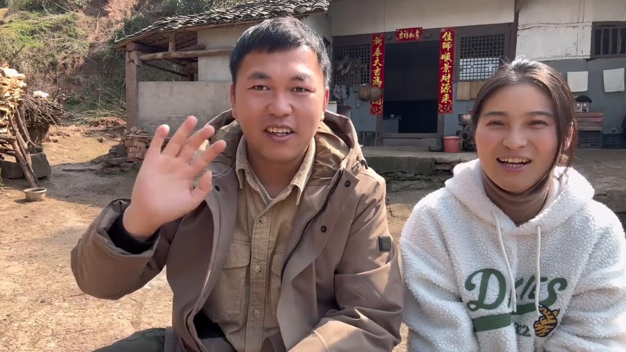 阿伟偷偷给岳父换辆新车，一家人好高兴，燕子今天做的鱼太棒了#乡镇生活 #村里生活 #我的乡村生活 #春节