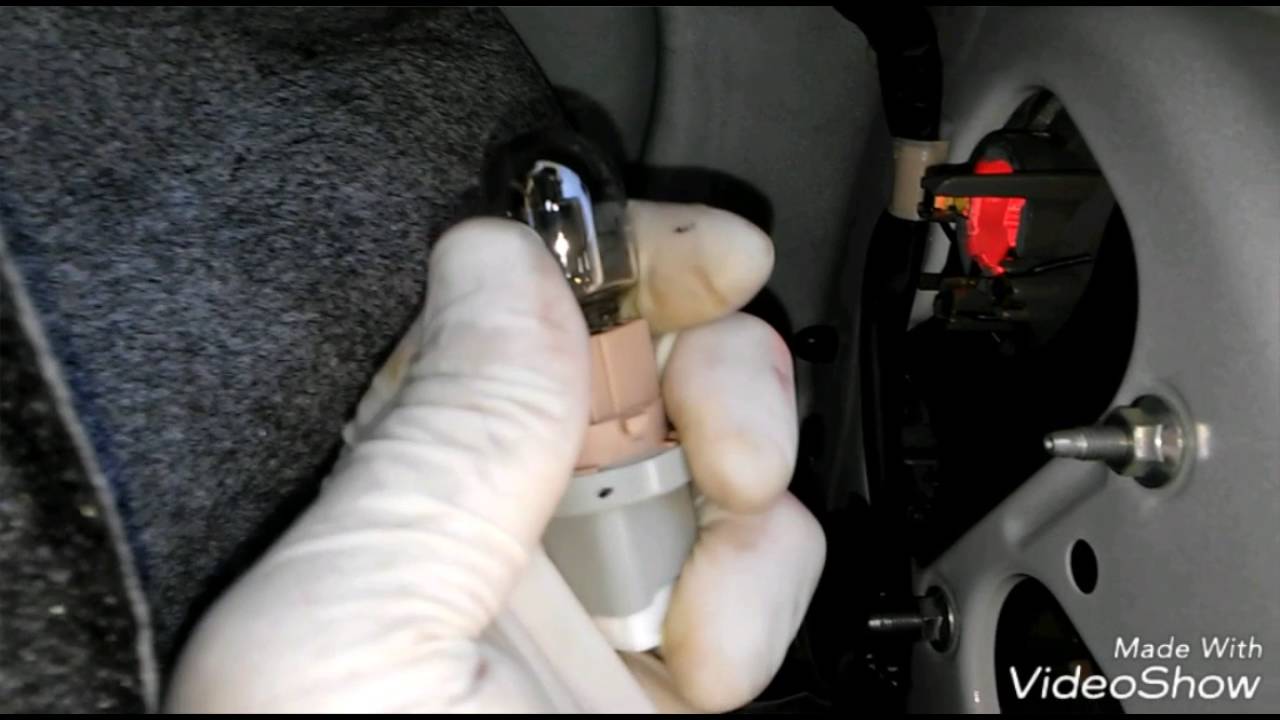 2007 - 2011 TOYOTA YARIS BRAKE LIGHT - TAIL LIGHT BULB REPLACEMENT | 2007 2008 2009 2010 2011