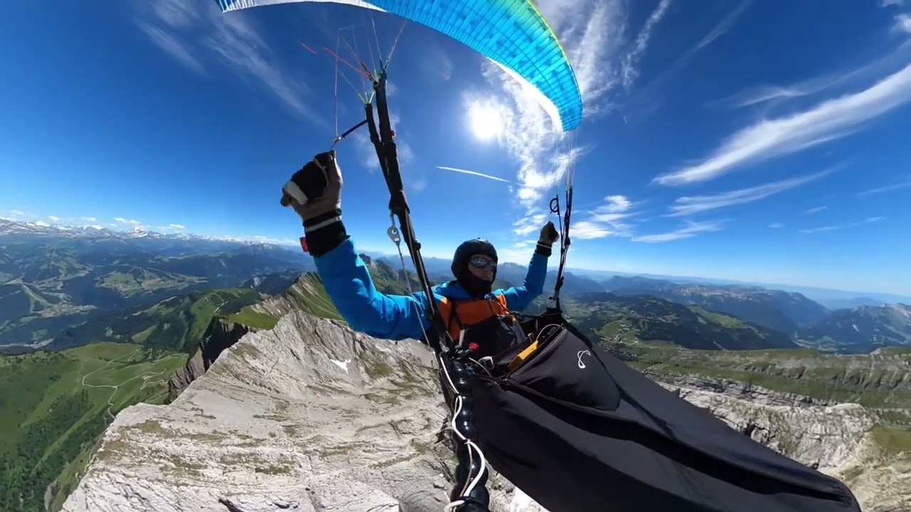 Chill out paragliding at Annecy
