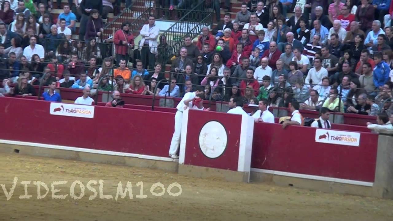 triste COGIDA del mejor saltador del mundo en su despedida