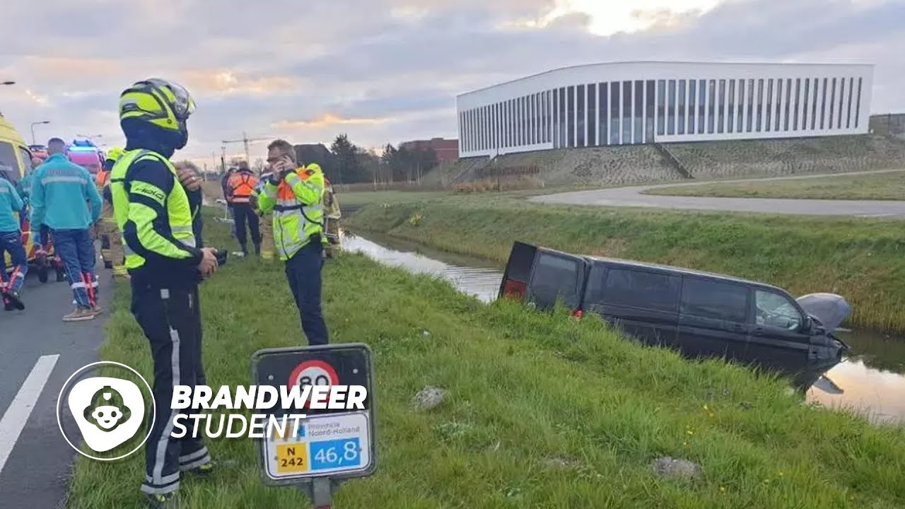 VOERTUIG IN HET WATER!