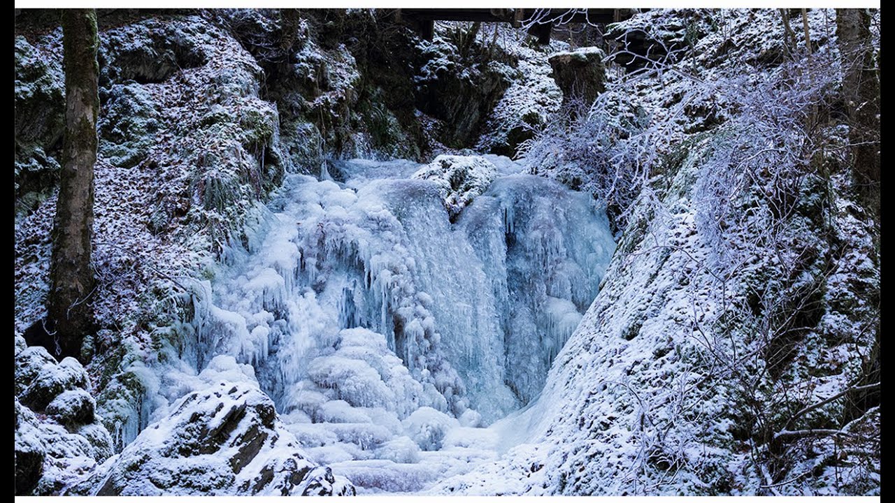 Endertbachtal im Winter mit imposanter Wasserfall Eiswand | Wandern und Fotografieren