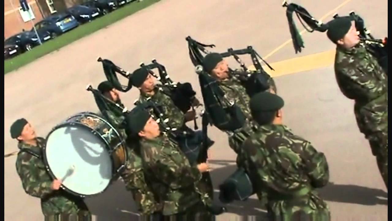Gurkhas pipes and drums