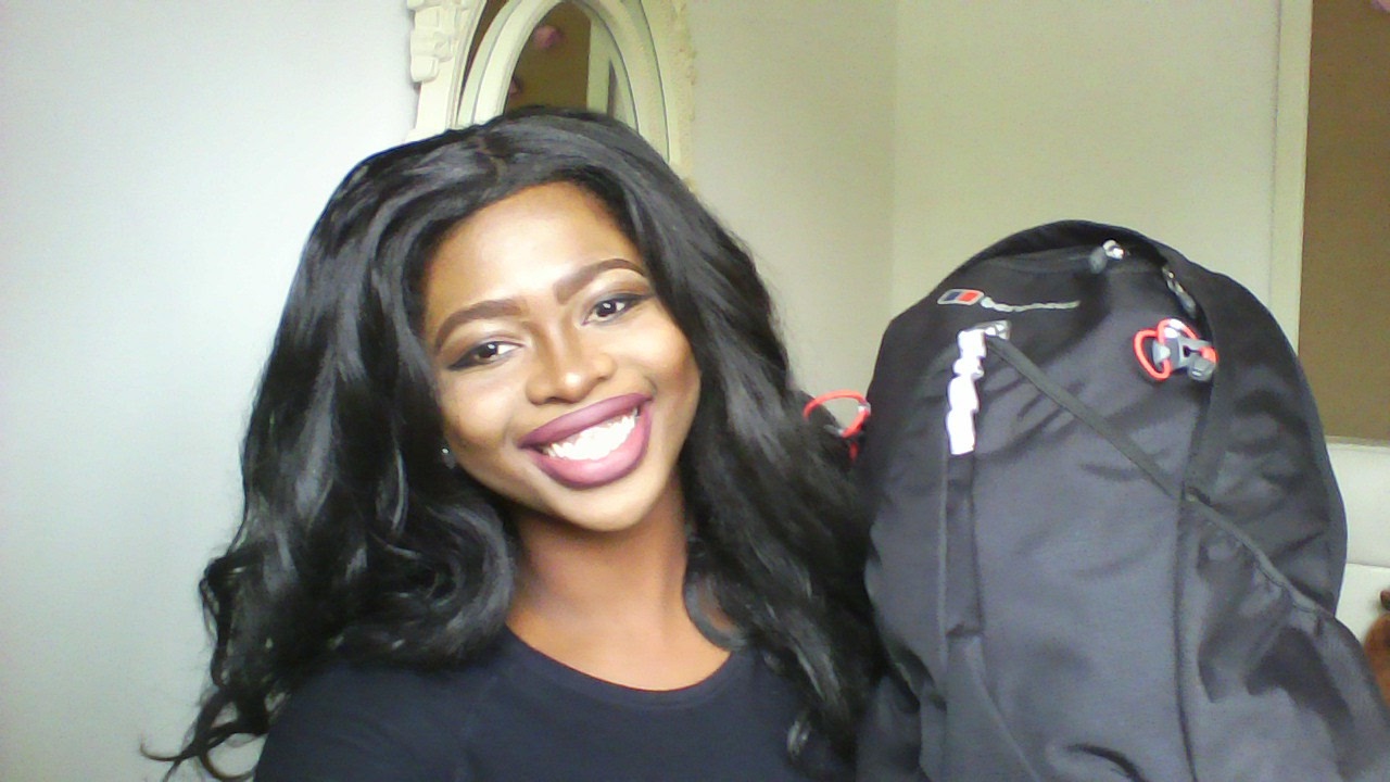 BACK PACKING, HIKING  WHATS IN MYCAMPING BAG? BACK PACKING TIME !!