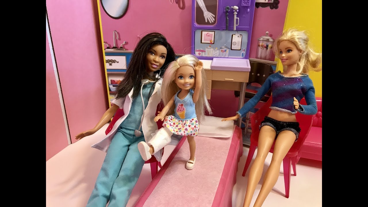 Barbie DOCTOR! Chelsea HURT Leg!! Barbie Playhouse!! Chelsea! Haley and Ally! Part 2