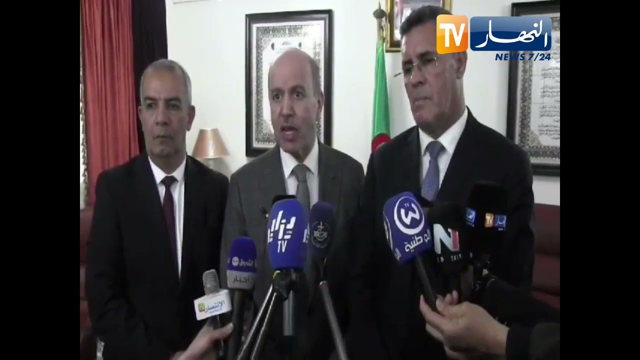 النعامة: وزير الصحة يؤكد على الخطوات الكبيرة التي قطعها قطاعه بالولاية و الجزائر عامة