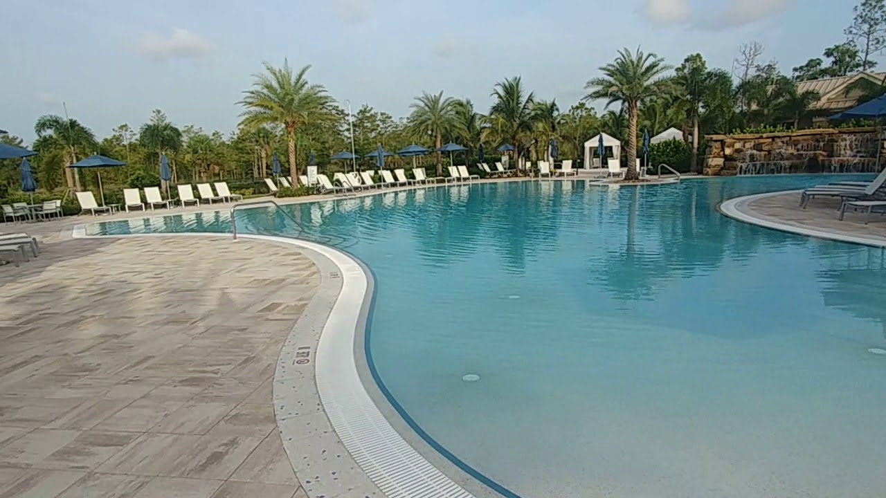 South Naples Real Estate Winding Cypress Naples Resort Style Pool and Bar Area