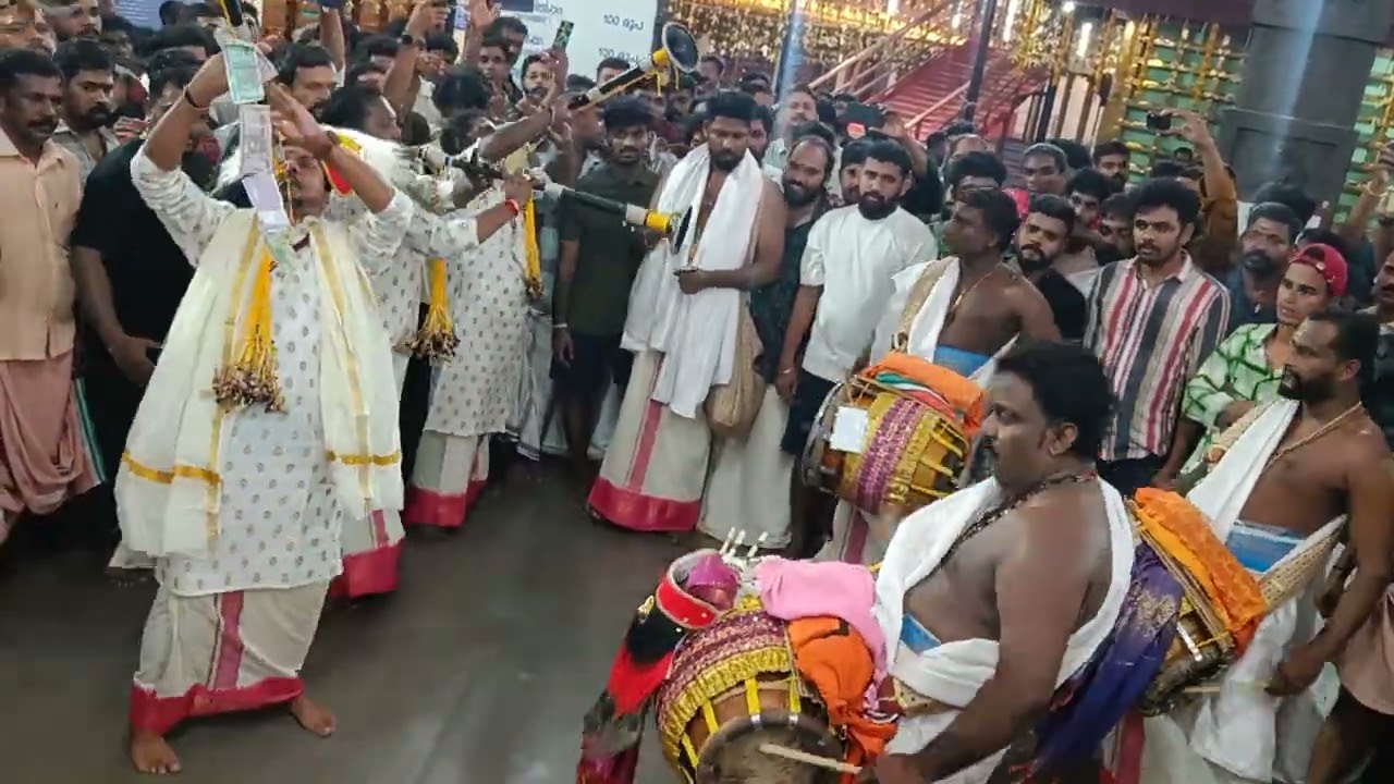 #തിരുവുള്ളക്കാവ് ശ്രീധർമ്മശാസ്താ ക്ഷേത്രത്തിലെ #മഹാനവമി കാവടി #മഹോത്സവം 𝟐𝟎𝟐𝟒 Kariyanoor Brothers