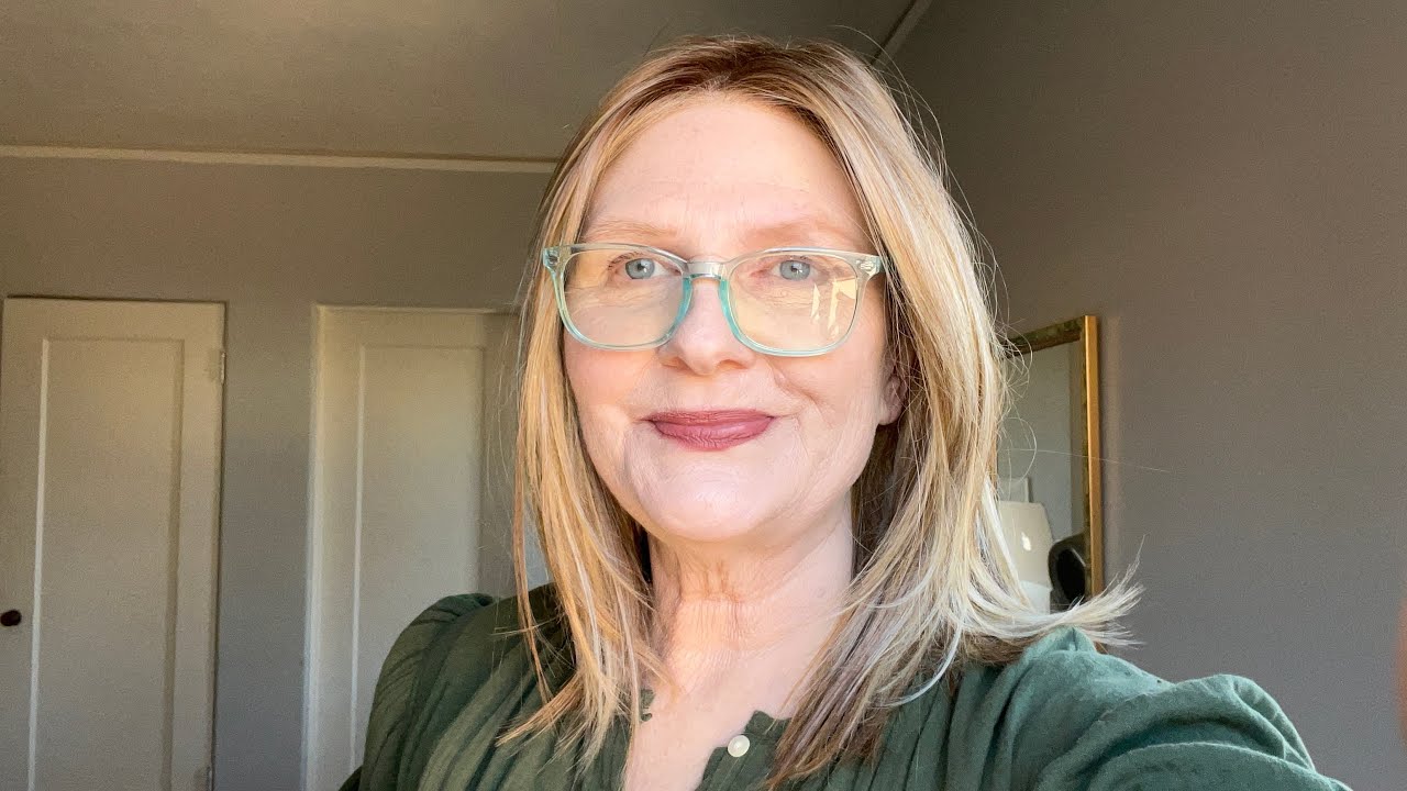 Wig compared to my natural hair. Review of Belle Tress Calabasas Caramel Blonde R