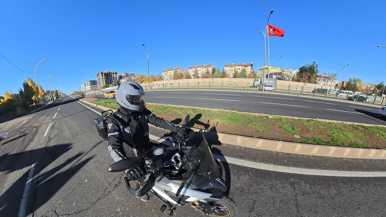 Voge 525 DSX ile ekmek almaya gidip geldim😜