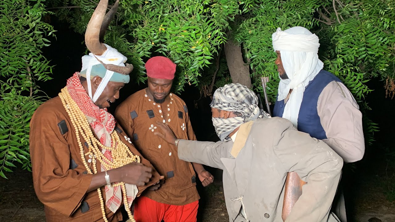 Le Fou Woroli et sa famille en mode doso qui veut la paix en réconciliation du pays