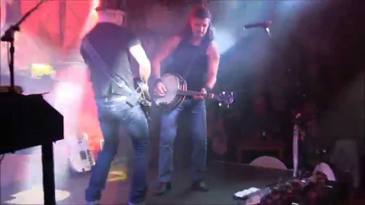 Cabeytu Brothers play Duelling Banjos