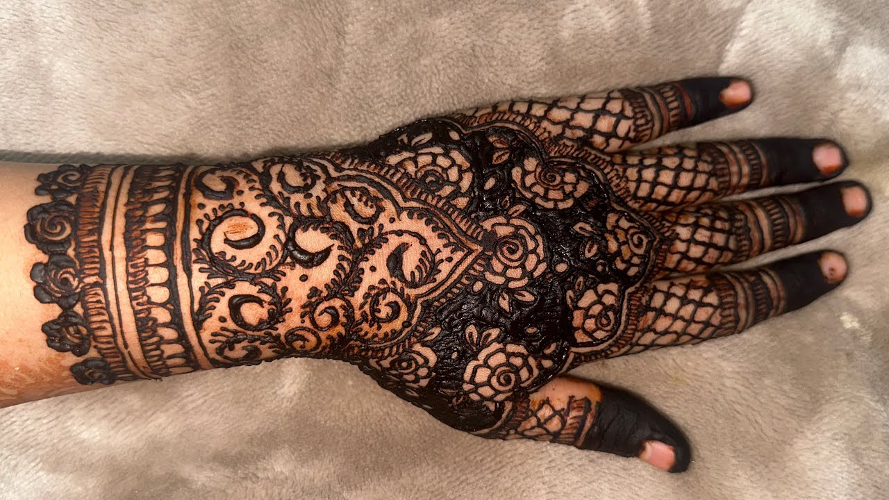 Beautiful cut work mehindi design 💕💕💕💕😘😘#mehindiartist #henna #mehrajkhan 