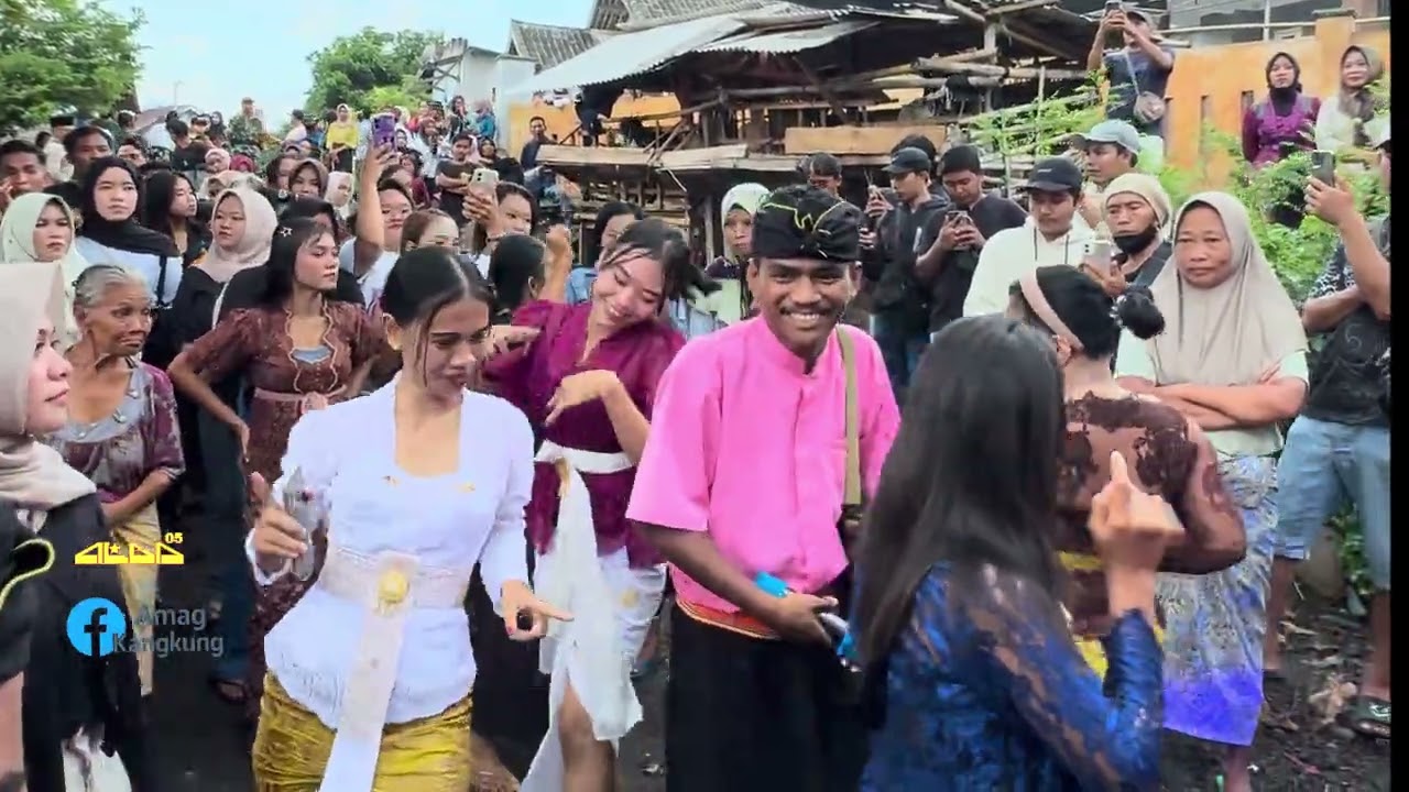 Gazali Alba 05 dikelililingi oleh wanita Cantik