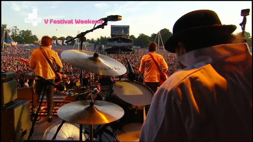 Noel Gallagher's High Flying Birds    Everybody's On The Run   V Festival 2012