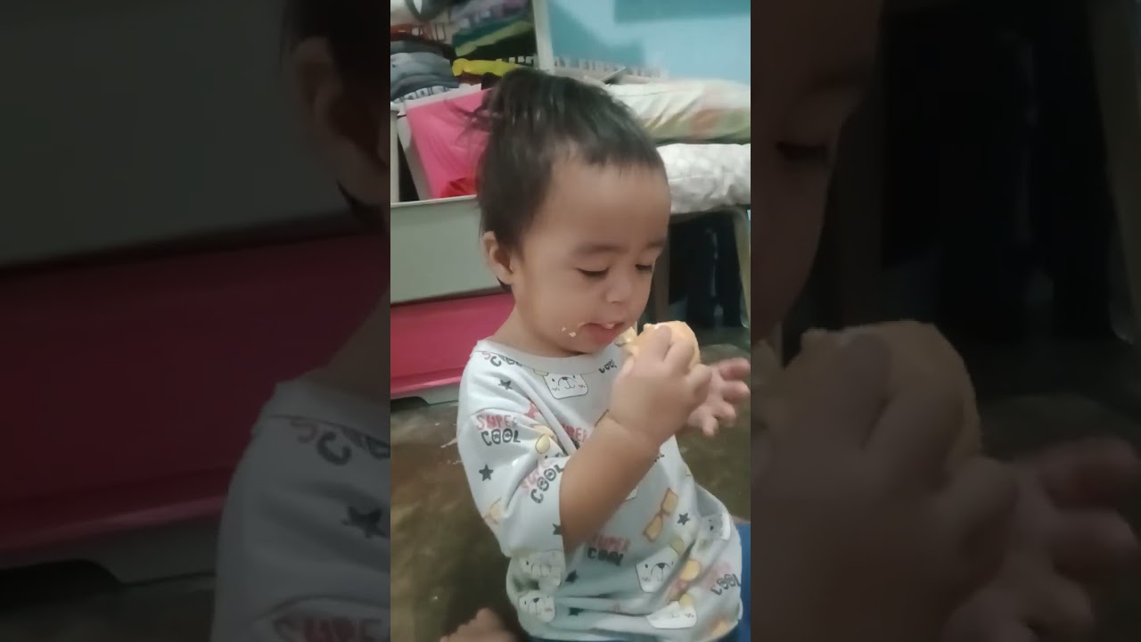 Bagong gising ganito sya Kumain at Magkalat🤣😂😅