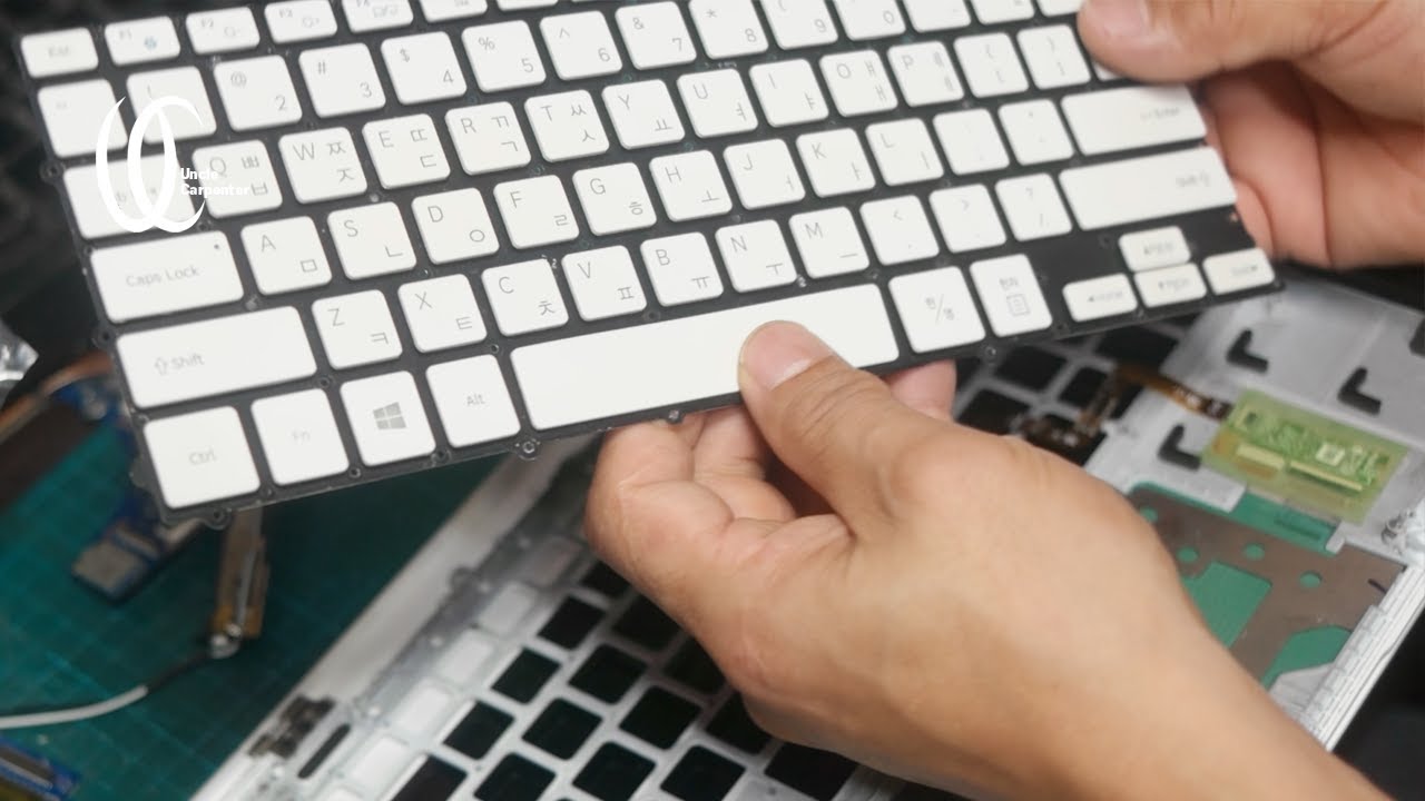 Let's replace and repair the defective keyboard of Samsung NT900X3L laptop without difficulty.