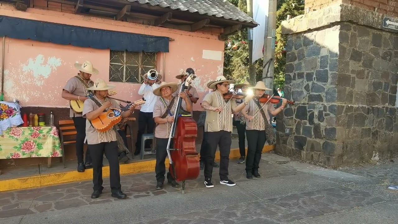 En la víspera de la fiesta de santo Toribio aquí en Tingambato Michoacan Orquesta Tinganio