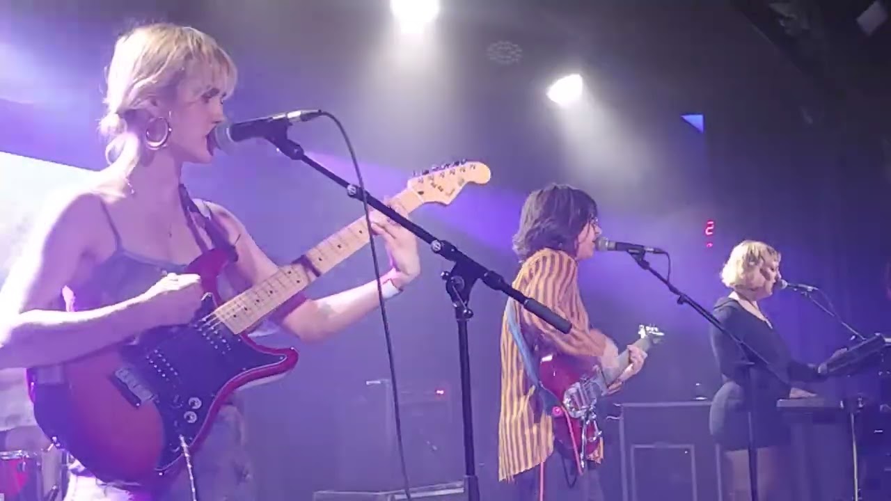 Aiko el grupo - Es la forma que tienes de ocultar algo que hay en tu mente @ La [2] (BCN, 16-02-24)