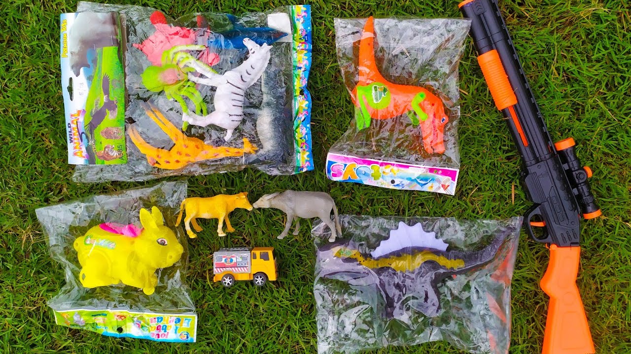 Menemukan Mainan Mobil Box, Tembak-Tembakan, Gajah, Jerapah, Lumba-Lumba, Laba-Laba, Dinasourus,