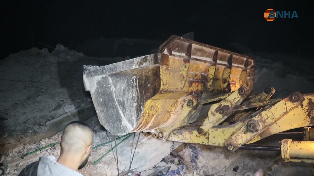 انهيار مبنى من 5 طوابق فوق رؤوس ساكنيه بحي الشيخ مقصود