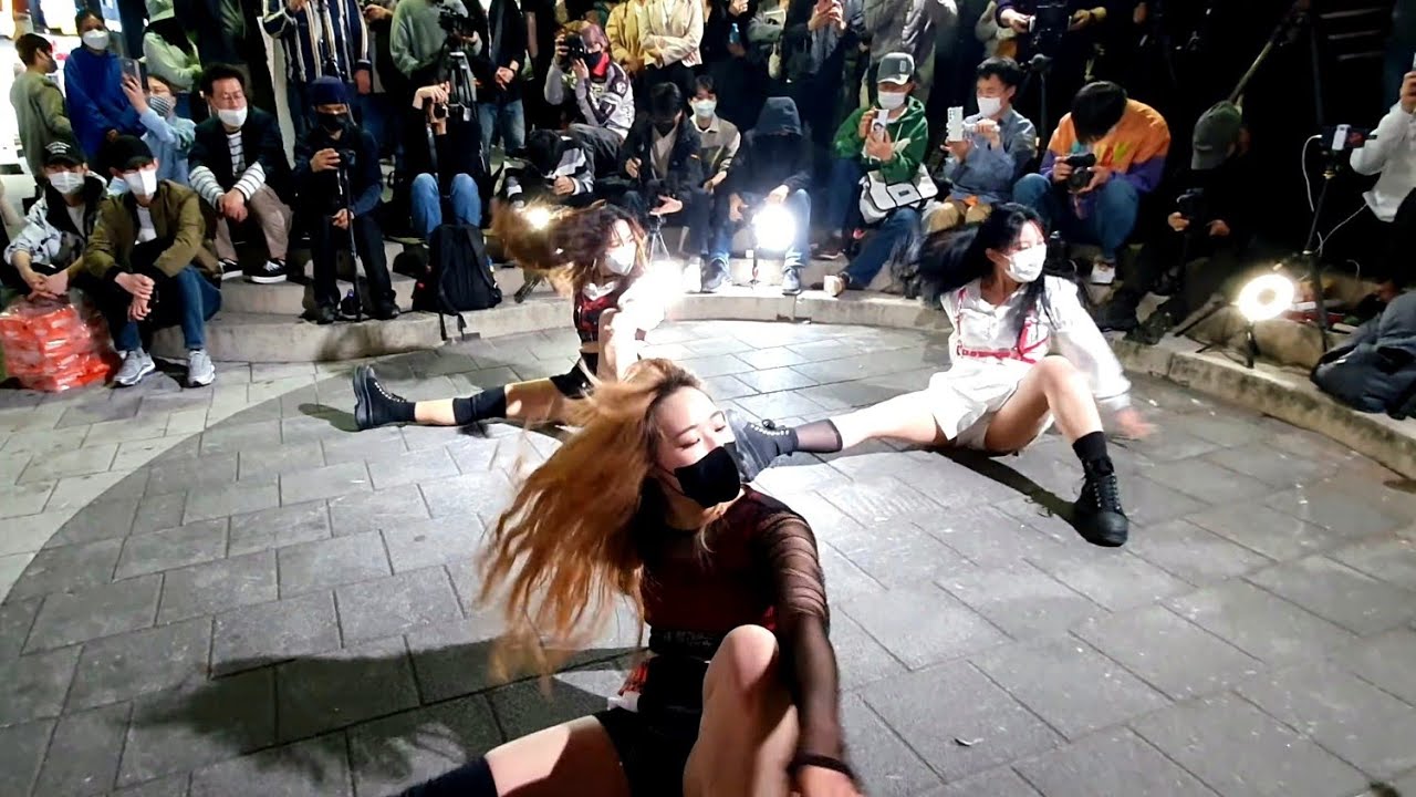 LADY B. HONGDAE STREET BEAUTIFUL STUNNING BUSKING.