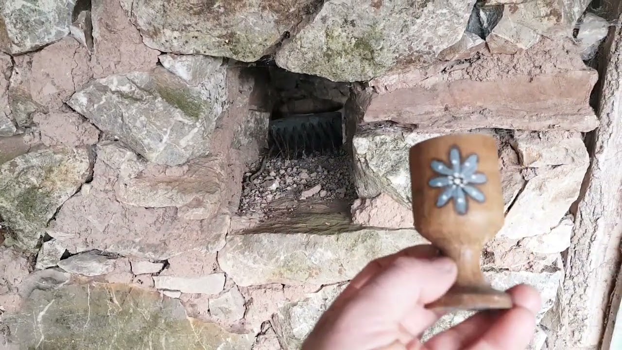 Sate părăsite din munții Apuseni .