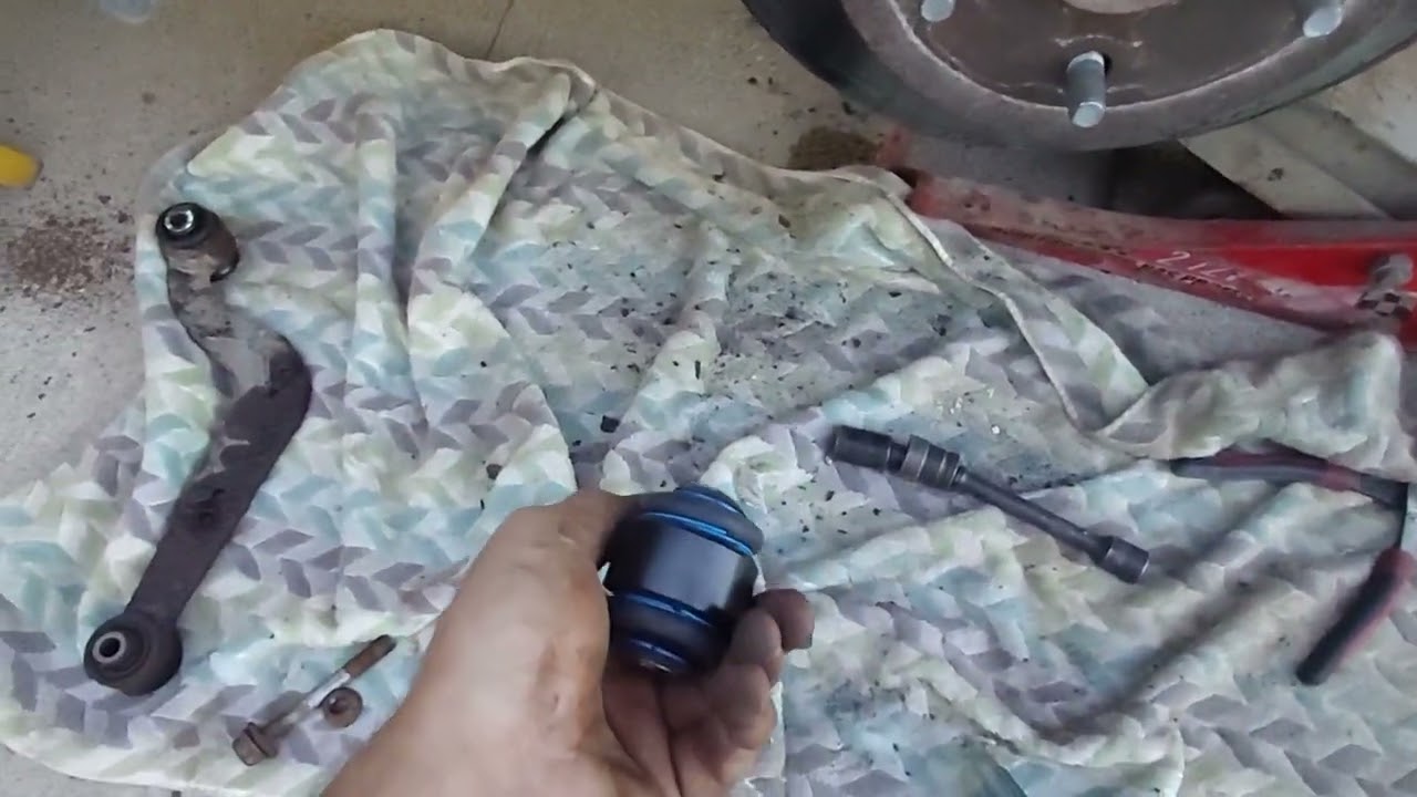 Замена верхнего заднего рычага подвески Toyota Rav4