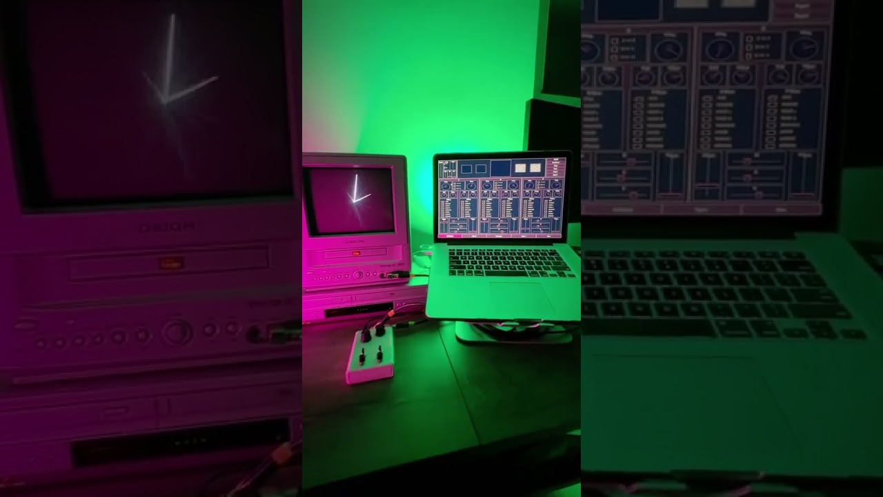 Virtual CRT Simulator meets real CRT | Cathodemer realtime video synth