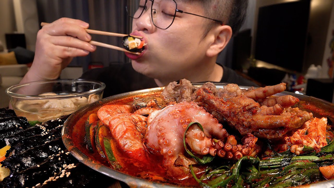 SUB_Это мукбанг с морепродуктами и куриными ножами Это очень острая еда