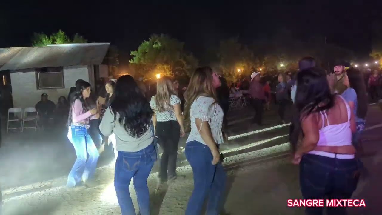 Javier Tixta 🎹#chilenas #baile #oaxaca #maderacalifornia Santa María Tindu 💃🏼🕺🔥💯