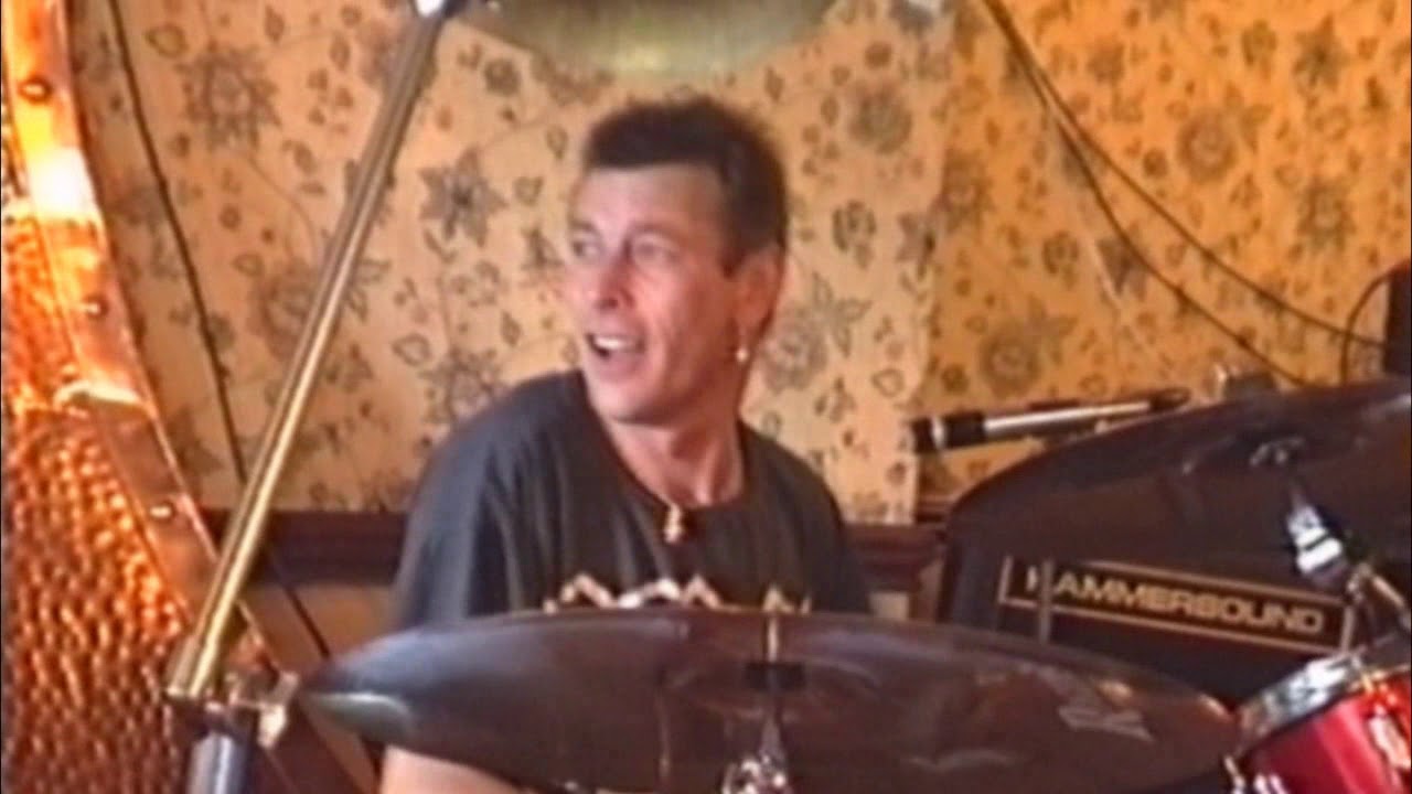 The Apeshit Band - Achy Breaky Heart (Queens Hotel, Cefn Mawr, 1992)