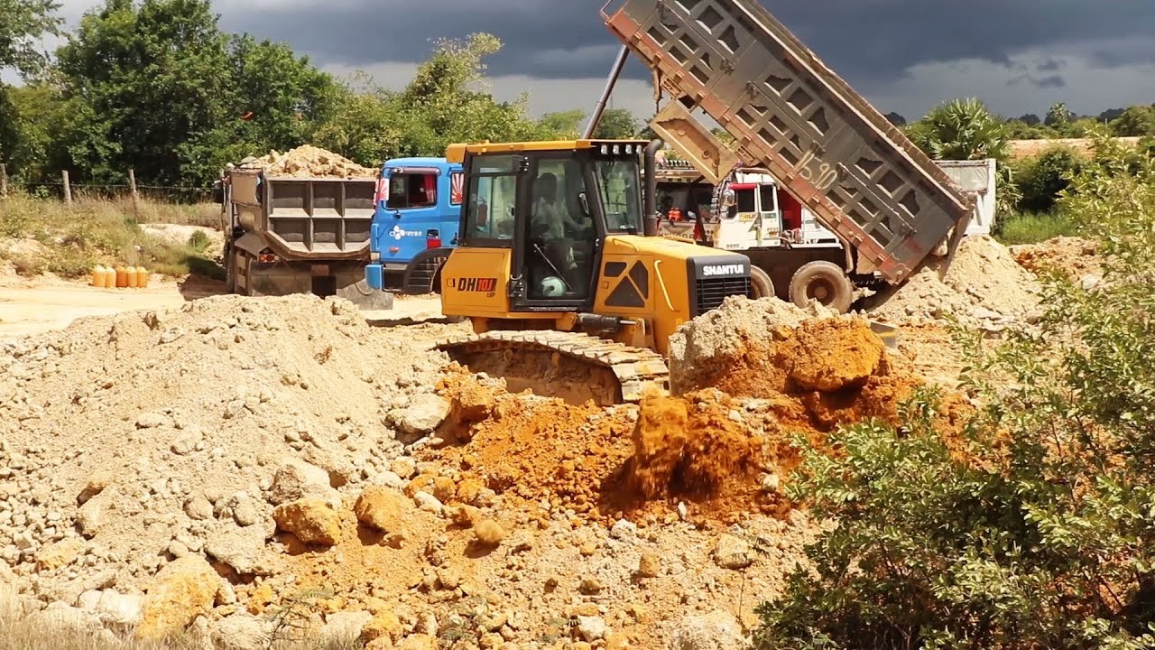 New SHANTUI DH 10J Bulldozer Operator Skills Pushing Dirt & Extreme Unloading Dirt Dump Truck