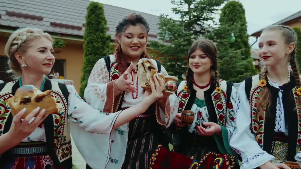 FETELE DIN CARACLĂU - “Așa-i hora din Moldova” (Repertoriul Mihaela Gurău)