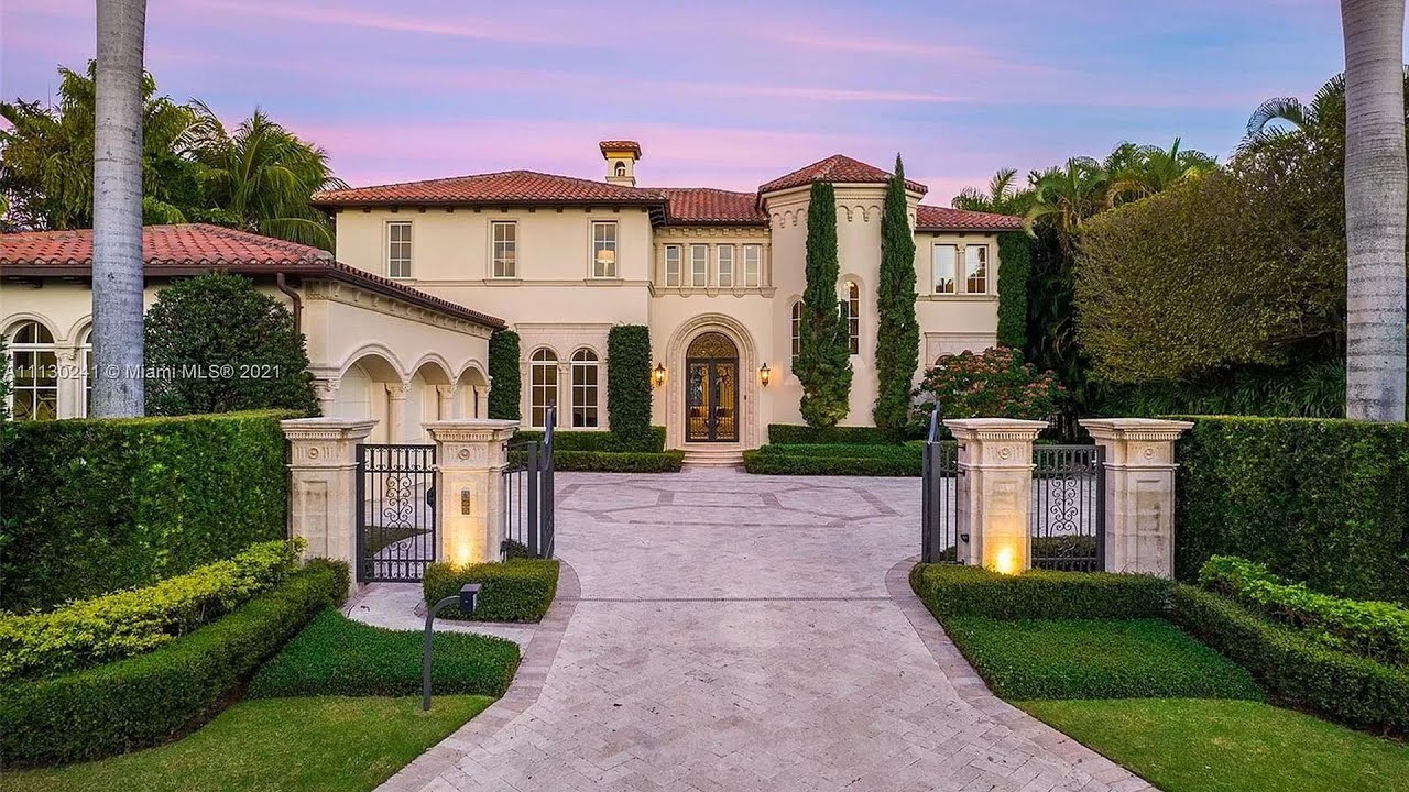 $35,250,000 Breathtaking Waterfront Home in Palm Beach with a private boat dock