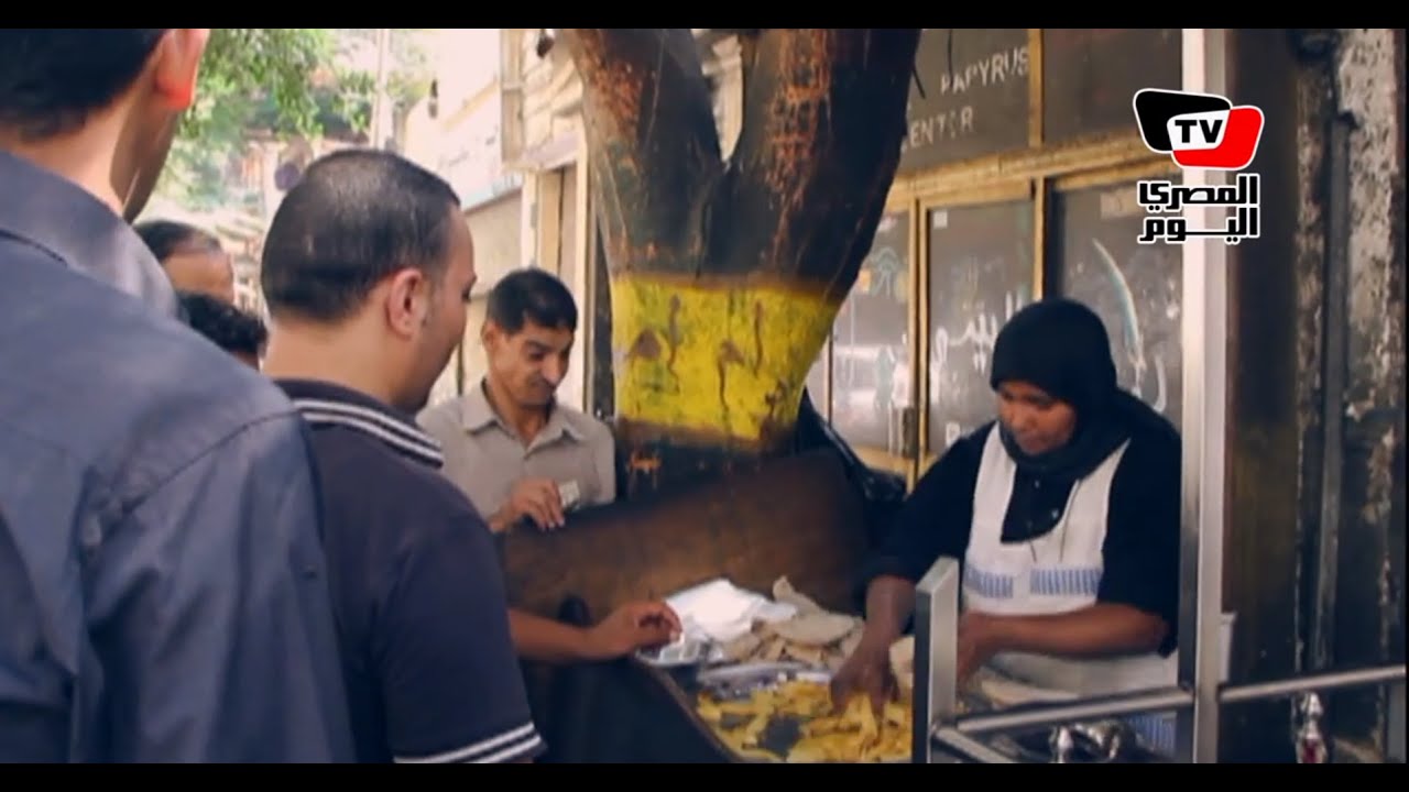 «أم أميرة» مش مجرد بياعة.. فيلمها سافر برلين، وشاركت فى الثورتين بساندويتشات بطاطس