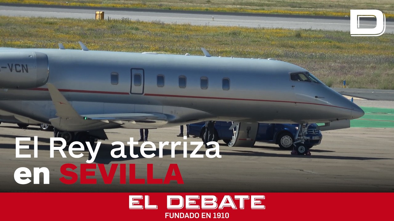 El aterrizaje del Rey Juan Carlos en Sevilla para asistir a la corrida de la Maestranza
