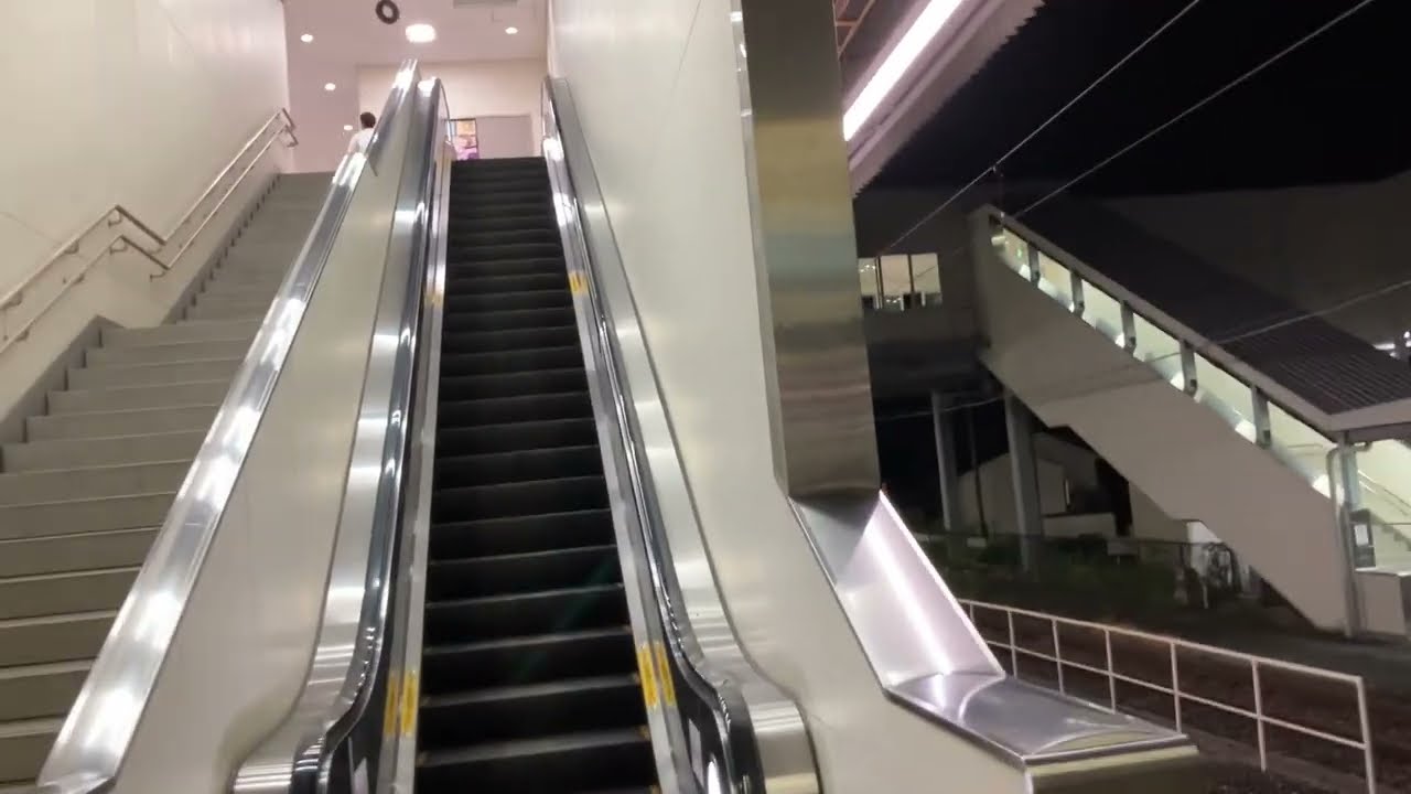 【東芝】3X エスカレーター　熊取駅 3X escalator Kumadori station JR Hanwa Line Osaka Japan