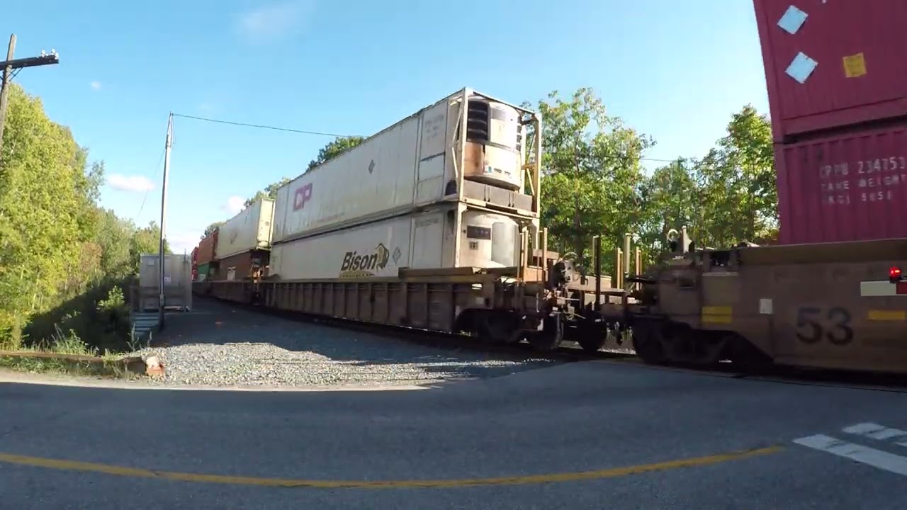 CP locomotive and kansas city southern rush through Parry sound #railfanning #railways