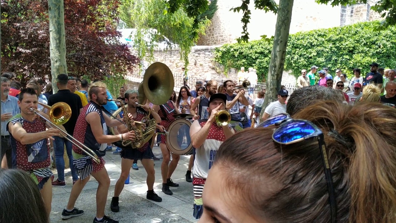 Charanga Artistas del Gremio- The Trooper/ Run to the Hills (Iron Maiden)