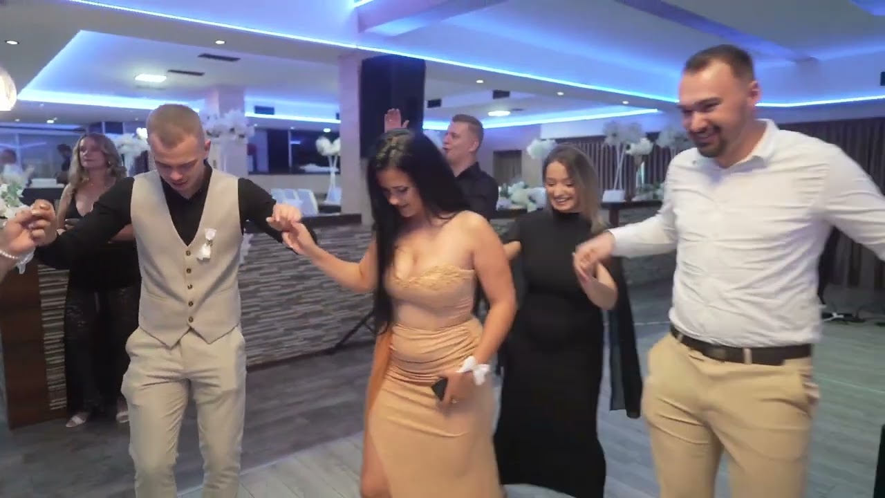 Nezaboravan trenutak   Pjesma od roditelja za kćerku 😢 Emotivno Cazin Bazeni 4K🎶 #bosna #svadba2025