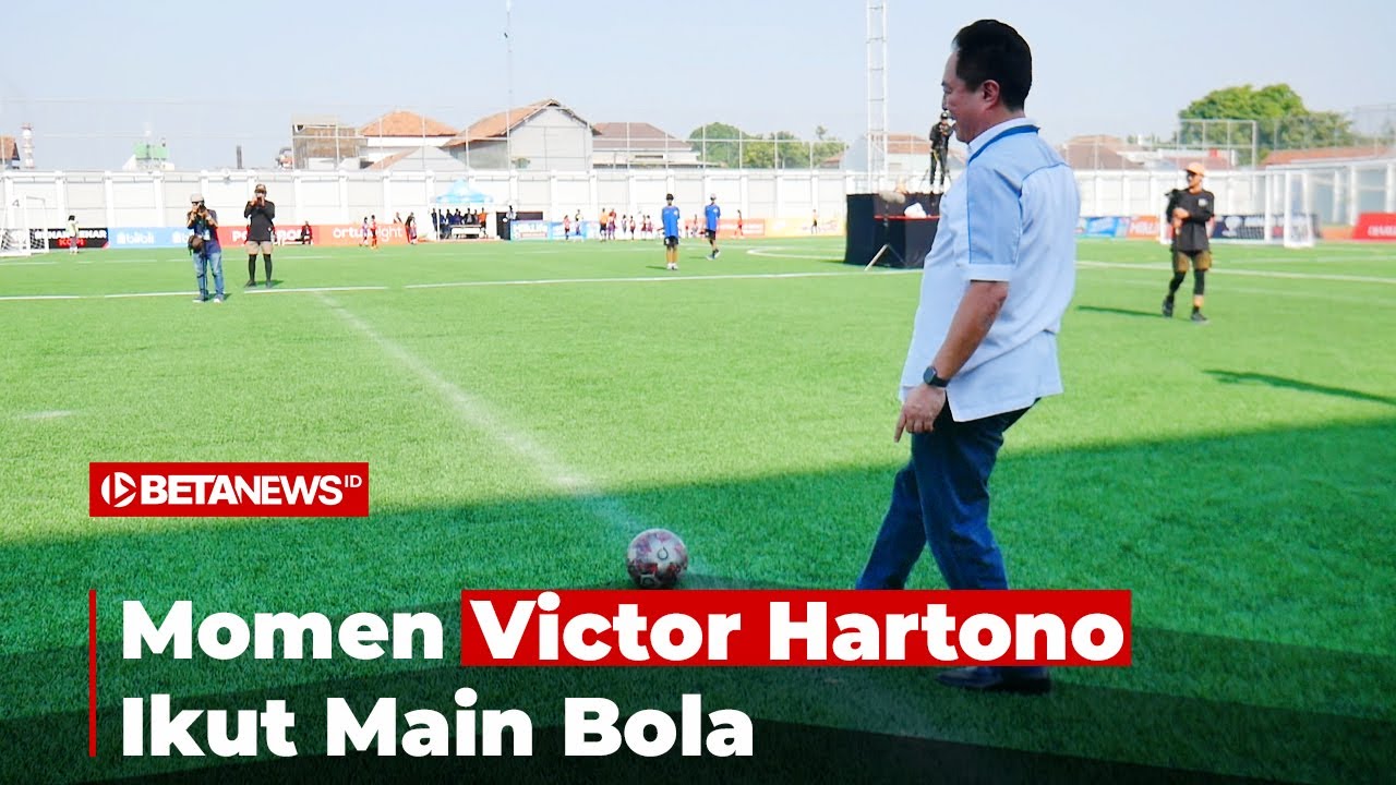 Momen Victor Hartono Ikut Main Bola di Kompetisi Sepak Bola Putri SD dan MI se-Muria Raya