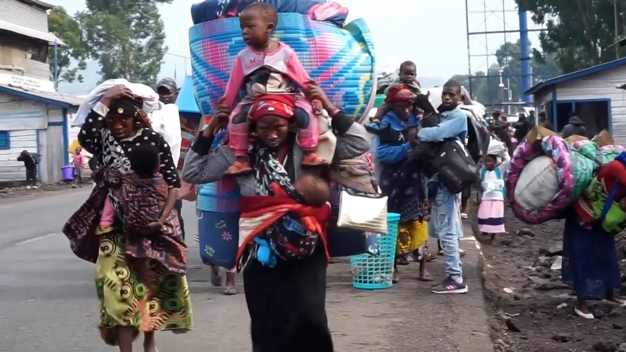 Hundreds in Goma attempt to flee towards the border with Rwanda as fighting continues