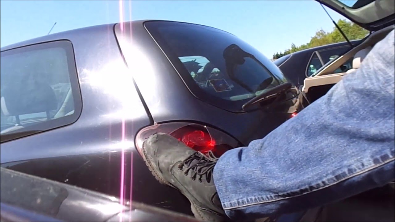 Timberland Pro Boots crush / destroy Fiat car rearlights