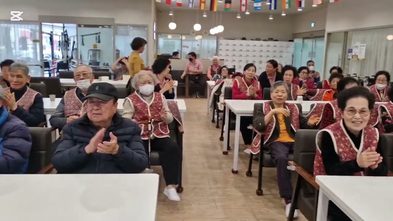 #꽃물신유#가수신제우케어링 주간보호센터 봉사중한컷 빛사랑문화예술단 대표님 잘하셨어요 👍 